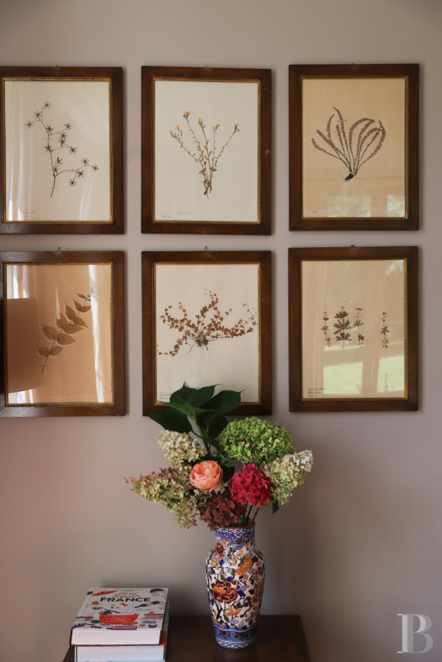 Dans le Perche, au nord-est de Bellême, une maison des 18e et 19e siècle au milieu de grands arbres  - photo  n°23